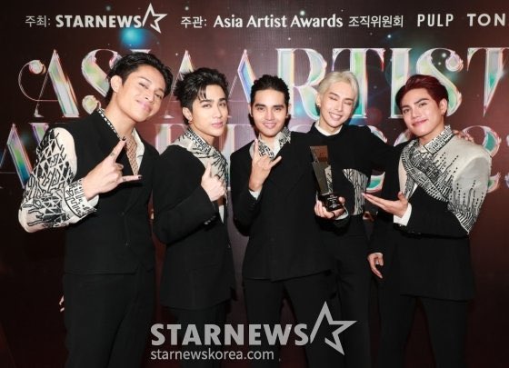 truly, there’s a rainbow after the rain. 

you deserve that prestigious award, boys! and yes, you made it, and we will always stay by your side whenever you reach other milestones 🤍🫂

p.s i need n hd copy of this pls 

SB19 SA PH ARENAAA2023
<a href="/SB19Official/">SB19 Official</a> #SB19 
#SB19atAAA2023