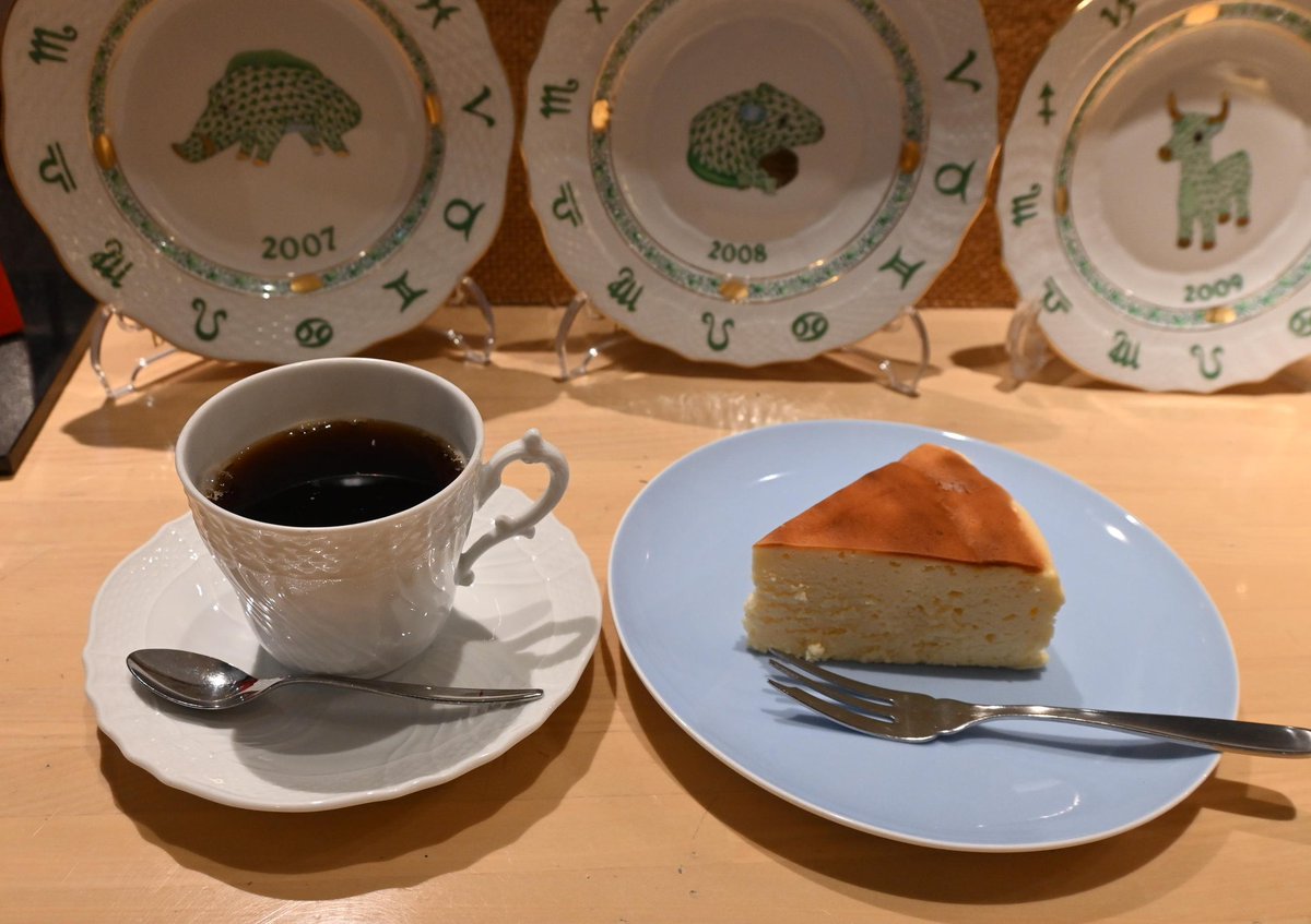 buramachiaruki's tweet photo. 盛岡ブレンドにベイクドチーズケーキを頂きました☕
#HATAYAdemi #川徳 #cube2 #盛岡市 #菜園 https://t.co/1M61IMqB9r