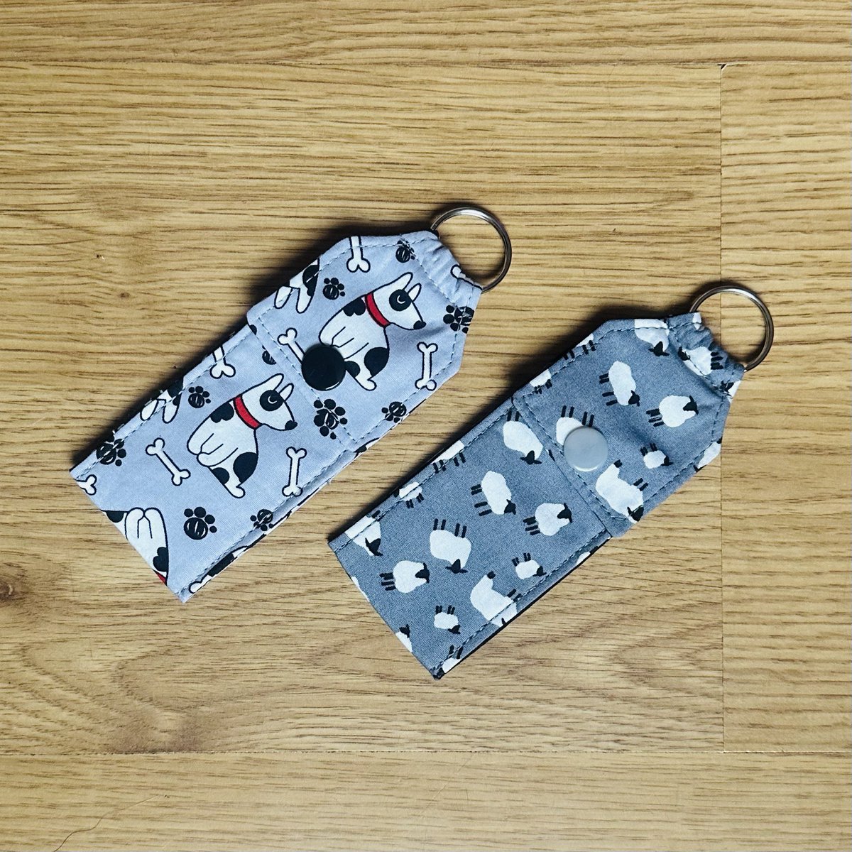JustDaisyDream's tweet photo. Let’s share a #HappyPost - look at my new lip balm case for my dog-walking bag - all from @KentHandmade - she made it to match my purses I had in the summer. And I needed another one for my handbag too. #MHHSBD https://t.co/0yukISnGUZ