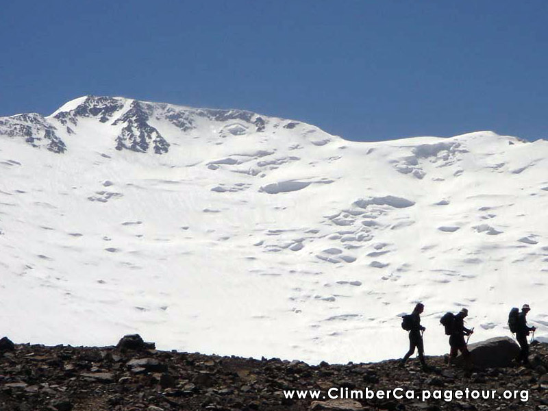ClimberCA's tweet photo. Lenin Peak. Full board up to the summit https://t.co/pptLEfUSDo https://t.co/a90OAJd4ui