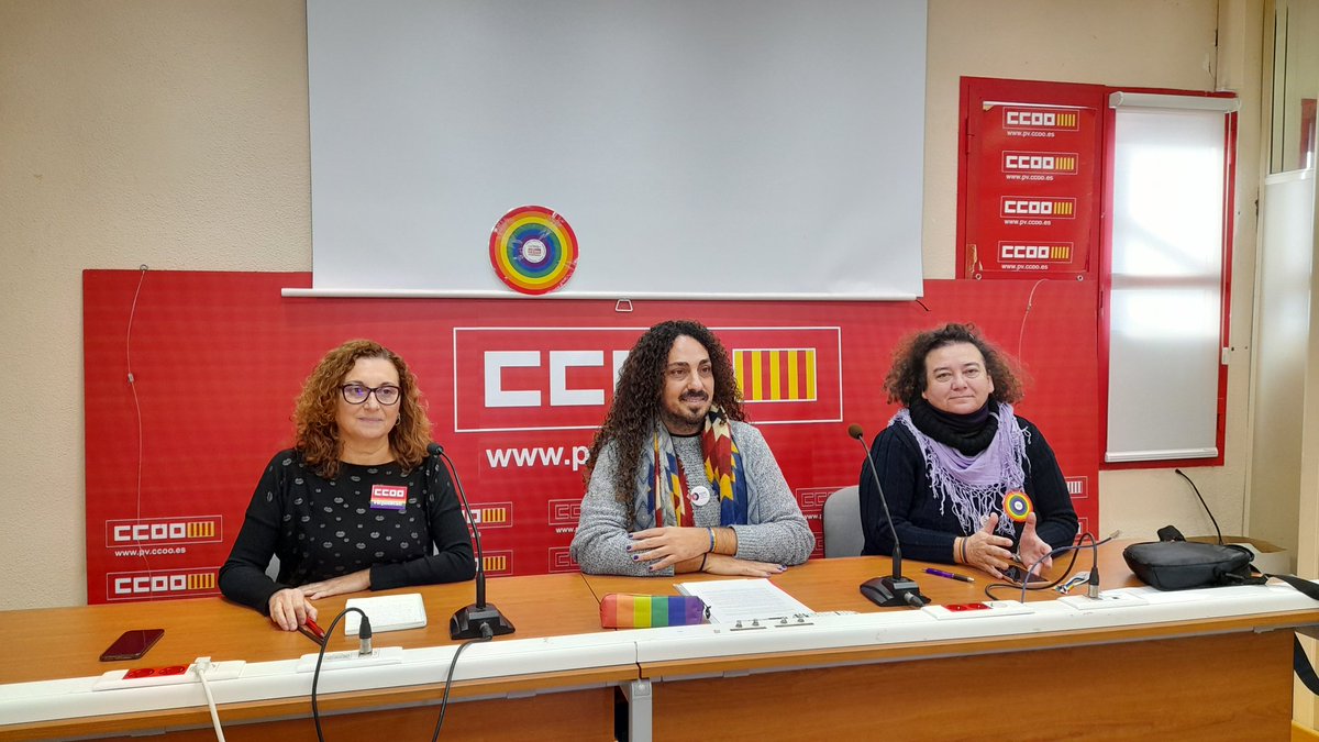 educacio_ccoopv's tweet photo. Comença la roda de premsa d'@educacio_ccoopv per denunciar la paràlisi judicial i per part de l'administació educativa per a determinats delictes d'odi per part de la ultradreta a l'àmbit educatiu de la nostra autonomia. Amb @XeloValls @IDescals https://t.co/gu0P1TUhKK