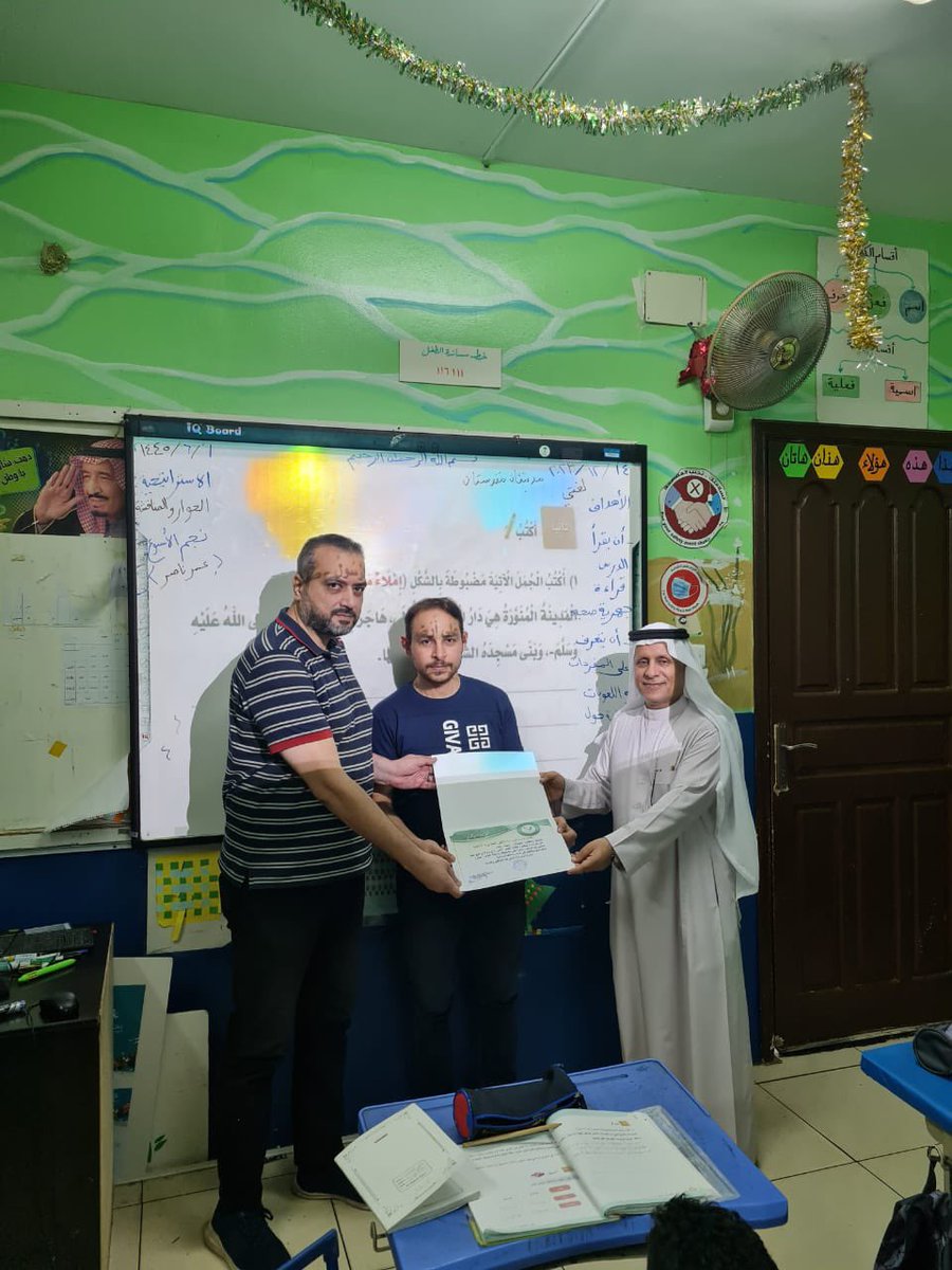 alofoq_almodia's tweet photo. شكر وتقدير |🌸

حضور أبنائنا الطلَّاب، انضباط، وتميّز، ونشاط🎖️

تشكر إدارة مدرستنا الرائدة أ. محمد رشاد على حسن إدارته للفصل وحضور طلابه المميز ، متمنين له ولأبنائه الطلاب التوفيق والسداد🤍

#وزارة_التعليم 
#تعليم_جدة https://t.co/QCixki0bUP