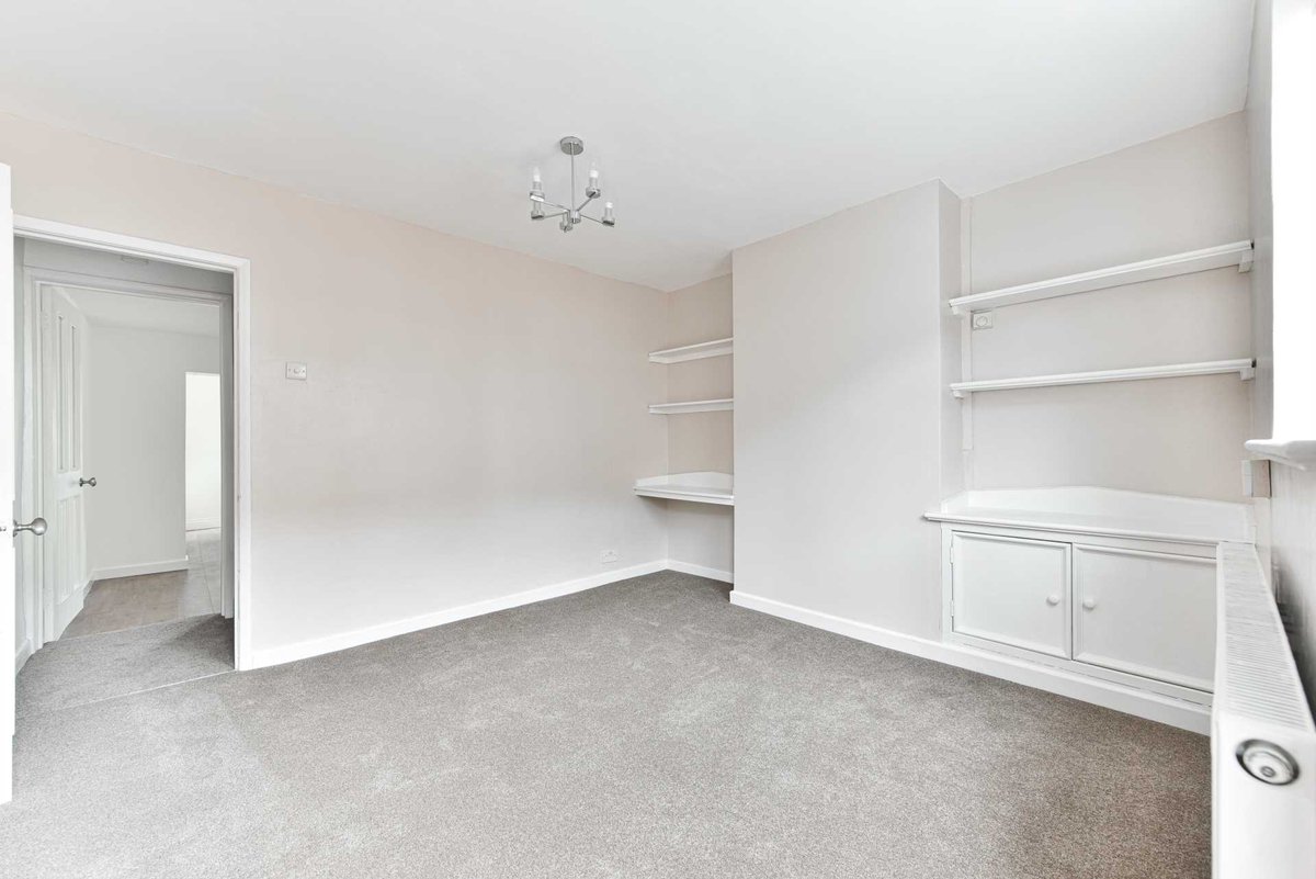 Our *LETTING OF THE WEEK*

Adelphi Road, Epsom £1,650pcm

The Personal Agent are proud to offer this well presented Victorian terraced house, located in a rarely available residential cul-de sac within 0.2 mile from Epsom railway station.

thepersonalagent.co.uk/property/adelp…