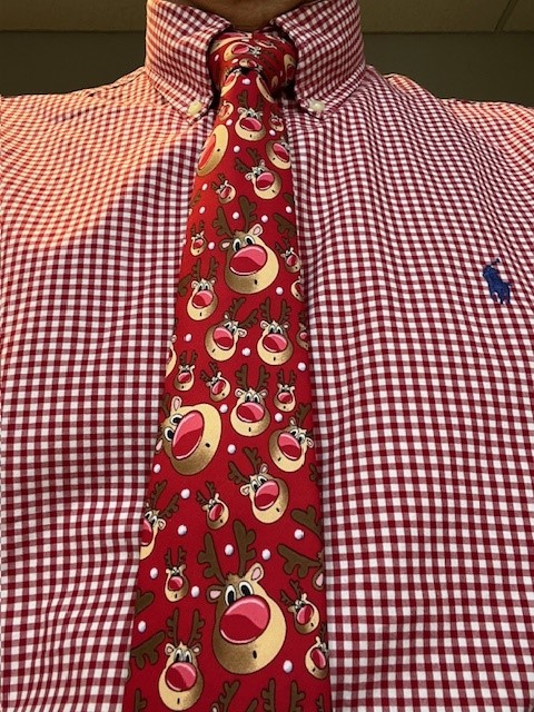 Not generally one for a festive novelty tie, but with a day book-ended by networking at the <a href="/BRMSolicitors/">BRM</a>  Mock Employment Tribunal and then later @Hallam_VC 's leaving event <a href="/sheffhallamuni/">Sheffield Hallam University</a>, it felt like the right day to make an exception 🎅 🦌