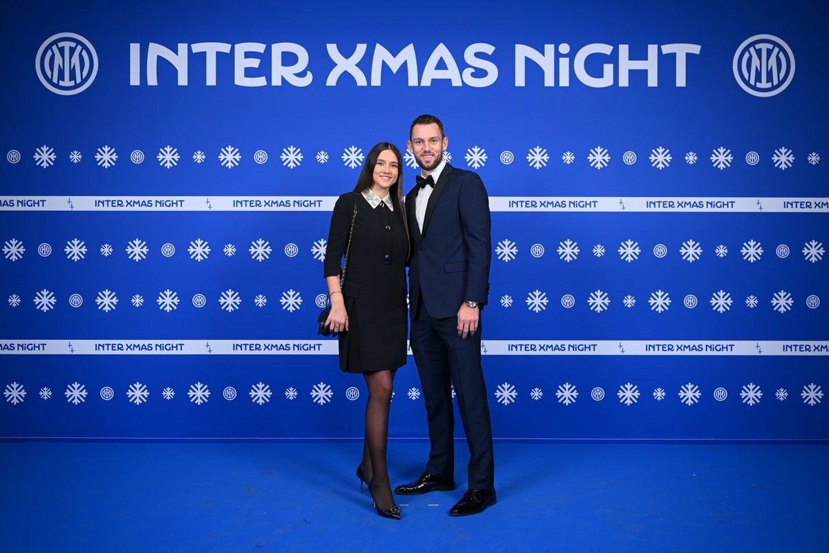 Merry Xmas from our @Inter family to yours! 🖤💙❄️