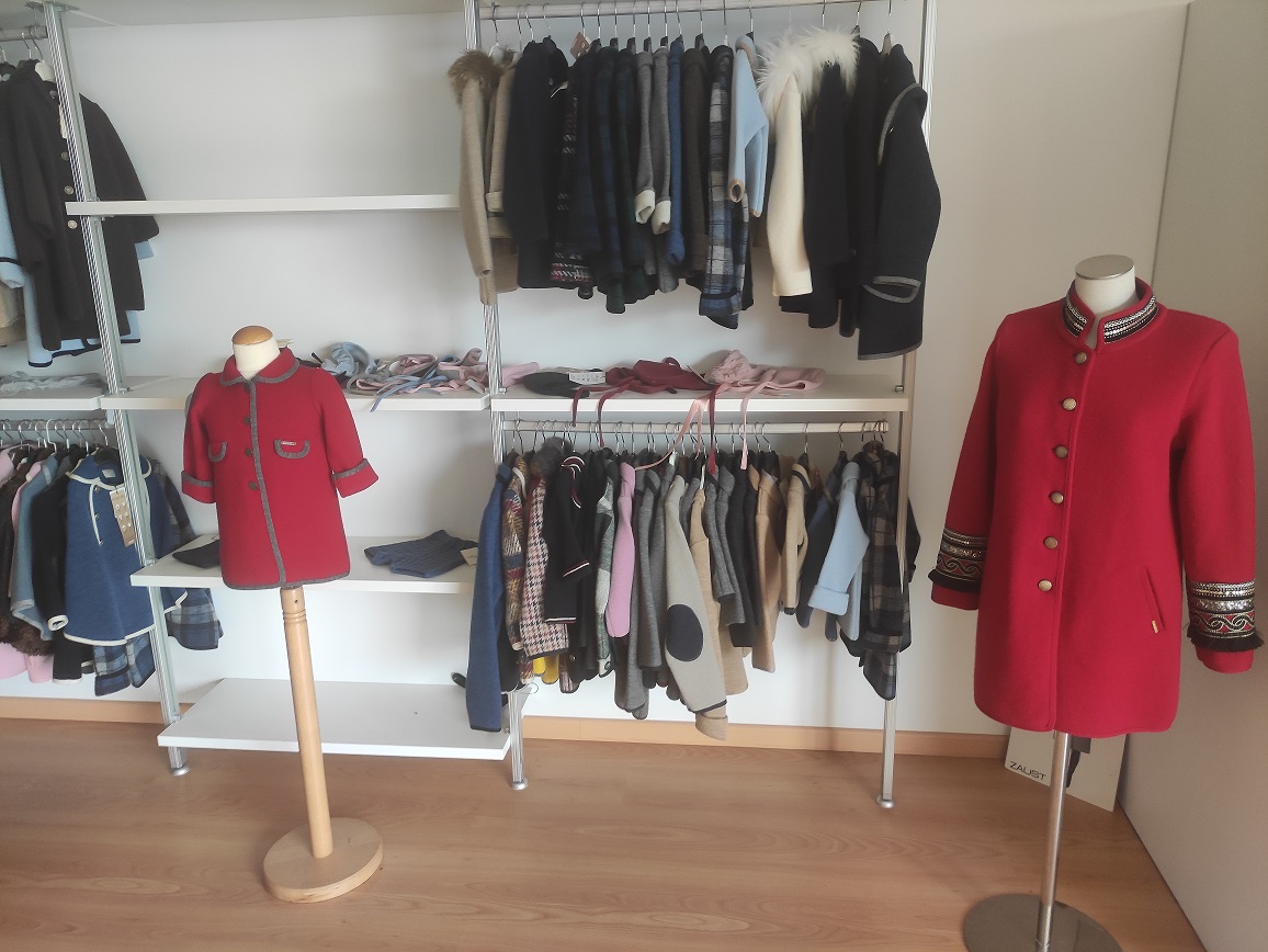 Tenemos un Outlet de ropa en nuestra fábrica de Coreses (Zamora), por si queréis acercaros. Estamos de lunes a viernes de 10 a 14 horas.

#modamujer #modainfantil #moda #modalenta #modasostenible #lanamerino #modadecalidad #hechoenespaña #hechoenzamora #ropadecalidad   #Coreses