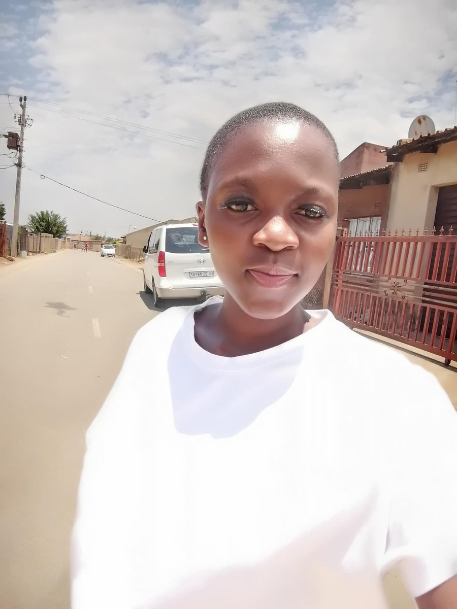 AdvoBarryRoux's tweet image. Phelokazi Kohliso ( 20 years) dark in complexion , she was last seen on Saturday night in Barcelona Ethwatwa (Gauteng) getting into a white Nissan bakkie, she was wearing a navy dress and blue high heels.

Repost For Awareness