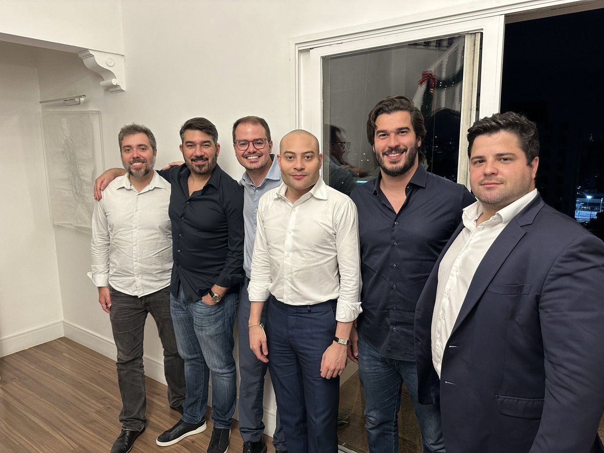 alexinvest27's tweet photo. Com a diretoria da #AZEV no evento promovido pelo @renoirvieira. 
@HugoQueiroz_ https://t.co/EFuhNqpNt5