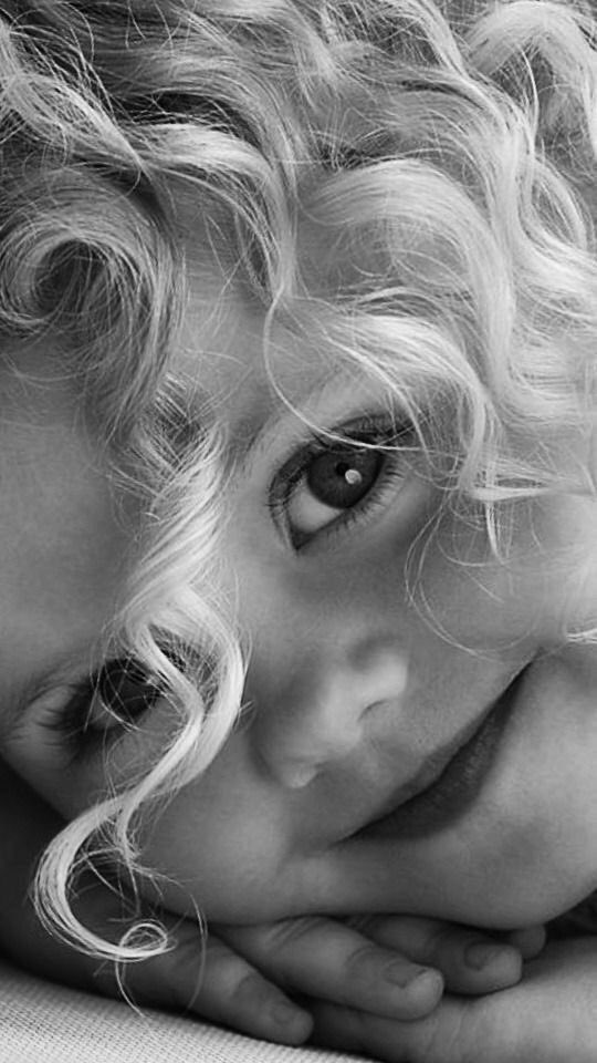 Non c'è bisogno di cose eclatanti
 per rendere felice una persona.
Basta poco: un sorriso sincero, 
un abbraccio, una parola gentile
Gesti semplici, ma grandi nel cuore.

Roberto Rigoni