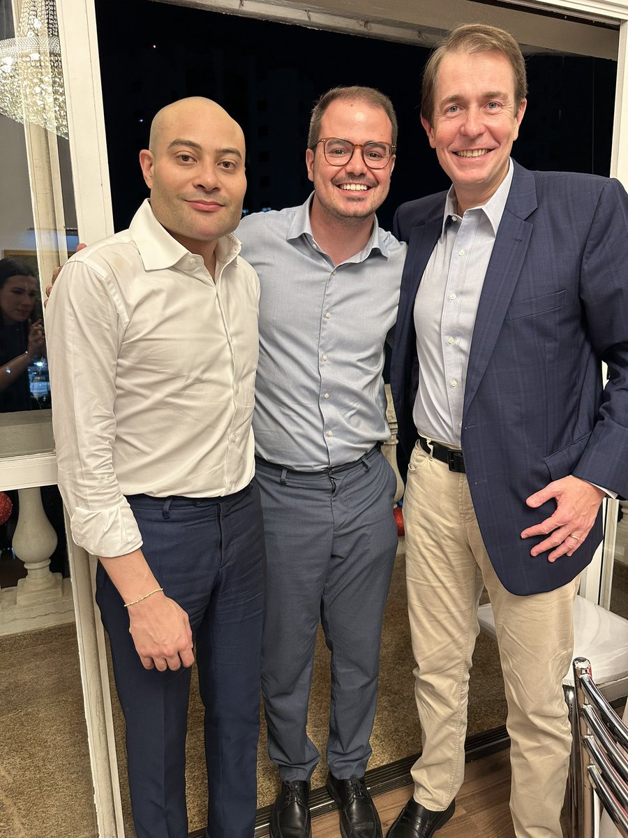 alexinvest27's tweet photo. Com @renoirvieira e Ricardo Lacerda (BR Partners) no evento em comemoração do aumento de capital da Azevedo &amp; Travassos. #AZEV https://t.co/BzIxlROZRC