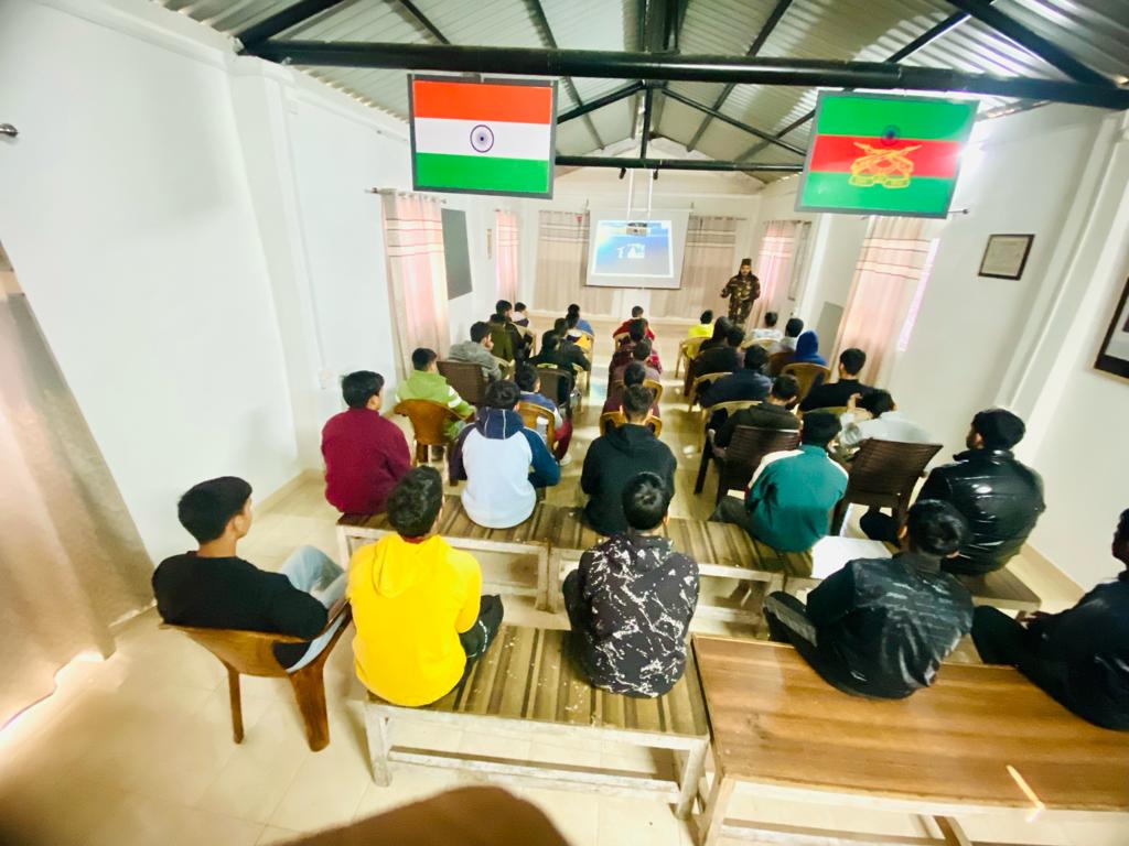 VadiyeK's tweet photo. #IndianArmy organised a lecture for the students of #Watchi, #Pulwama on the occasion of ‘#NationalEnergyConservationDay; students were briefed about the importance of #energy conservation for society and nation followed by a quiz competition
@ChinarcorpsIA
@adgpi https://t.co/ofvQruuijD