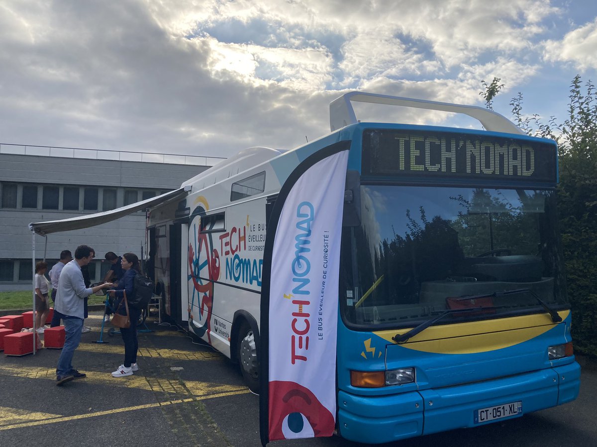 DalleRodolphe's tweet image. Inauguration du #technomade,le bus éveilleur de curiosité qui amène la technologie au plus près des élèves des écoles @sretailleau @NantesUniv @franckytrichet @DominiqueAverty @lesIUT @NantesMetropole Faire circuler la science pour et avec la société @sup_recherche