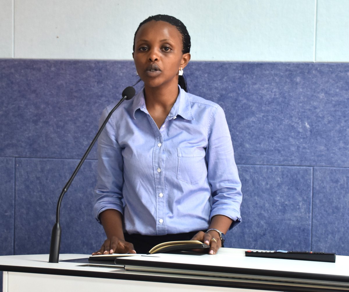KarongiDistr's tweet photo. Madame Narangwe yashimye izo nshingano yahawe, asezeranya kuzazisohoza uko bikwiye, aboneraho gusaba ubuyobozi n’abakozi kumuba hafi. Yifurije kandi Bwana Karangwa imirimo myiza. https://t.co/Xx9KhzHtJR