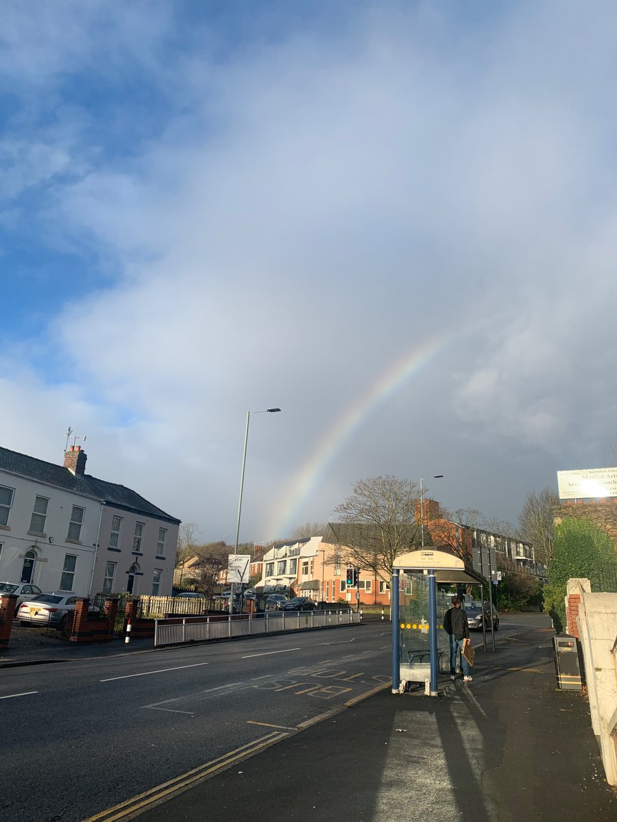 Happy Thursday 🌈 here is a rainbow, courtesy of sheffield. It made me smile as I came to catch the bus, hope it does the same for you