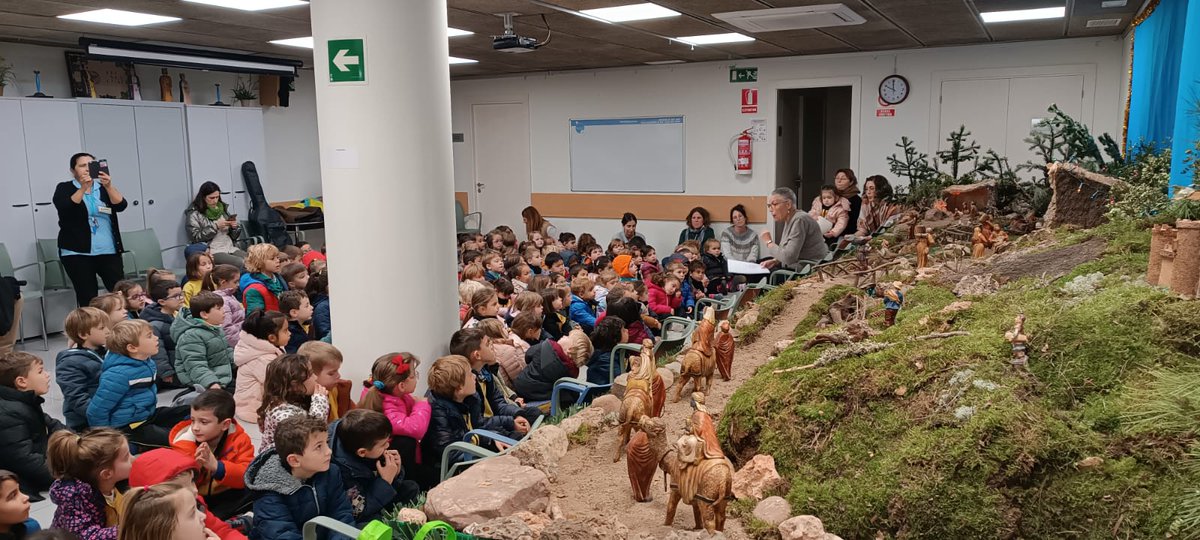 Els nens i les nenes d'infantil vam anar a passejar i a veure diferents pessebres, com ens van agradar! #EducacióSVH