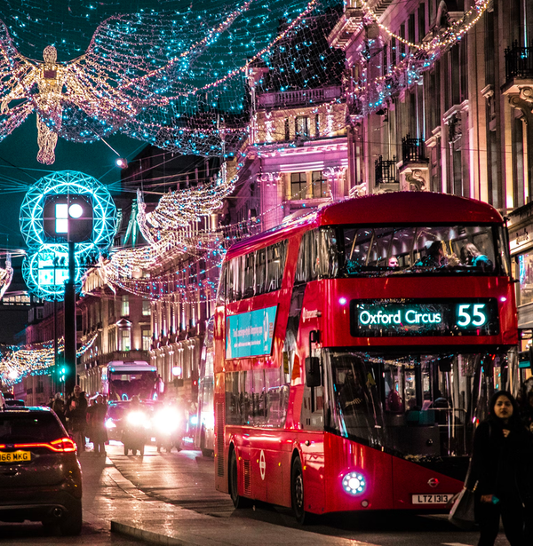 OceanisGroup's tweet image. The excitement of productive business meetings followed by the enchantment of London's spectacular Christmas lights. 🌟🇬🇧 
What's your favourite memory of London during the festive season? Share your experiences! 

#LondonBusiness #FestiveLights #CitySpectacle