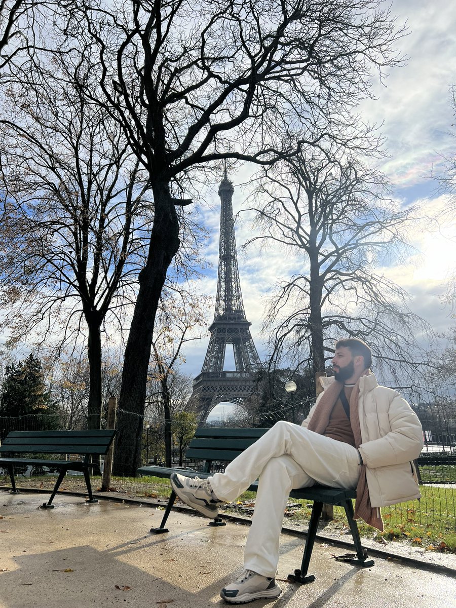 Mb93Moii's tweet photo. Al final no necesitaba ir al psicólogo, solo tomar el sol en París sin ninguna preocupación https://t.co/Rocgl7jNwS