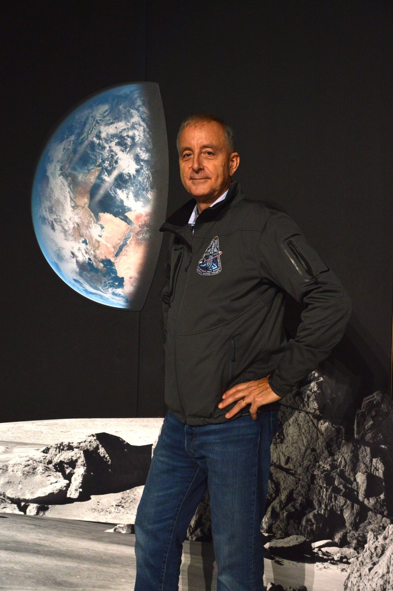 LucSCazeaux's tweet photo. Quel honneur de recevoir Philippe Perrin, neuvième spationaute français et prédécesseur de @Thom_astro pour notre émission Zone 31 à la @CiteEspace. Interview d'un voyageur du cosmos qui garde les pieds sur Terre menée par la très pro @meissa_hadjeb. 
@Captainjeremm @ISJToulouse https://t.co/0odzHQ1q8w