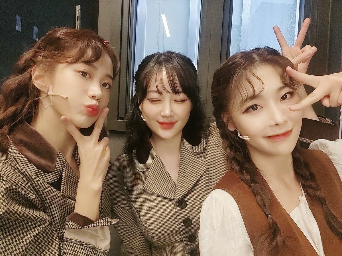 keumjo_1217's tweet photo. 모두 첫공 무사히 올리고
오늘 저희 프레스콜까지 했답니다! 😀😀😀
덕분에 찍을 수 있었던 세 쌍둥이 샷 https://t.co/54rniUmJH7