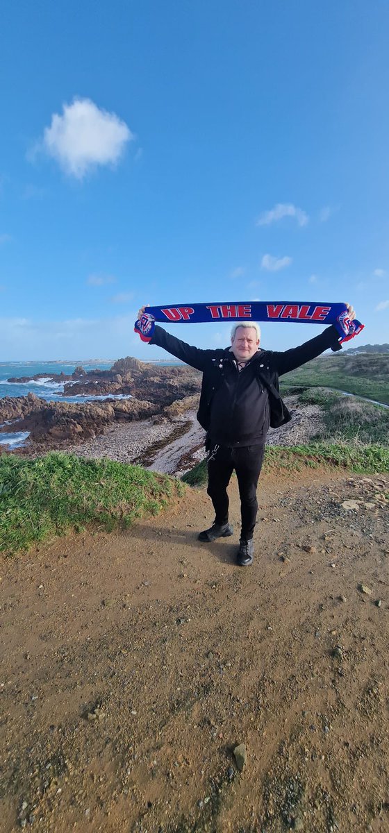 🔵🔴Big love & huge thanks to Lost Cherrees Drummer & RPV superfan Matt Thair 4 single-handedly clearing out a ton, a mass of overgrown bramble from the North fence this week. Matt, we salute u Sir💎⭐️💙🫡 Any Volunteers always super welcome. DM🙏🏻 @nonleaguevol @IsthmianLeague