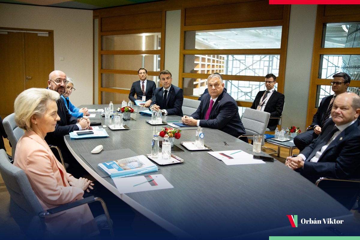 Meeting before the #EUCO with @CharlesMichel, @EmmanuelMacron, @Bundeskanzler and @vonderleyen. Enlargement is a merit-based process. There are no exceptions!