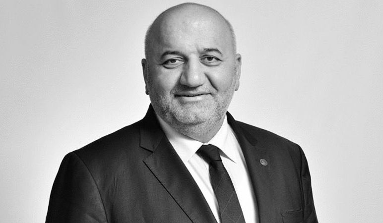 HudaParTBMM's tweet photo. Mersin Milletvekilimiz Sayın Faruk Dinç:

"Saadet Partisi Kocaeli Milletvekili Hasan Bitmez’in vefatını öğrendim.

Hasan Bitmez'e Allah’tan rahmet; ailesine, sevenlerine ve Saadet Partisi camiasına sabırlar diliyorum.
Mekânı cennet olsun." https://t.co/qqUcbmbWXK