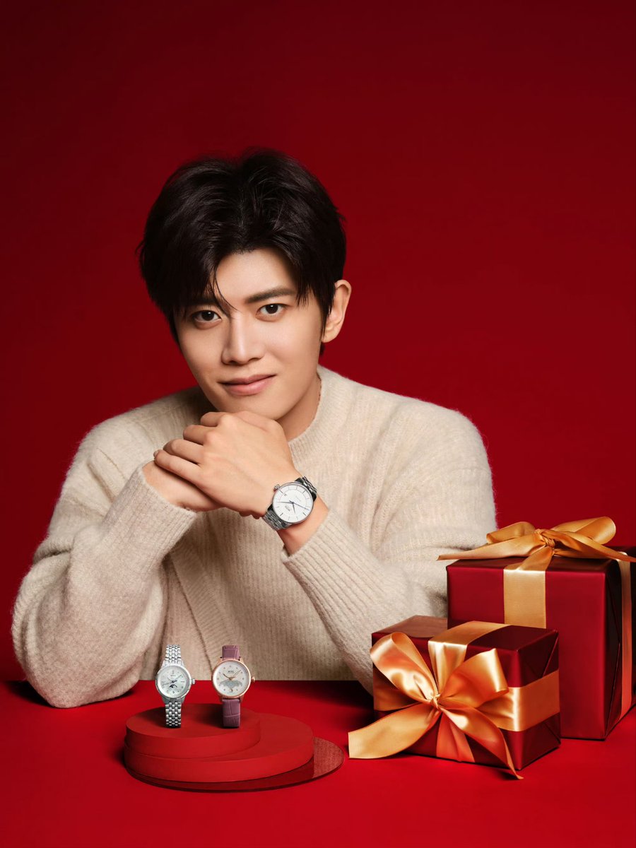 Swiss MIDO watch weibo update

'The holiday season is approaching & in a warm atmosphere, explore outstanding works with the Swiss MIDO spokesperson #RenJialun. Capture colorful inspiration freezes joyful moments & light up the wonderful holiday season '.
#任嘉伦
#เหรินเจียหลุน