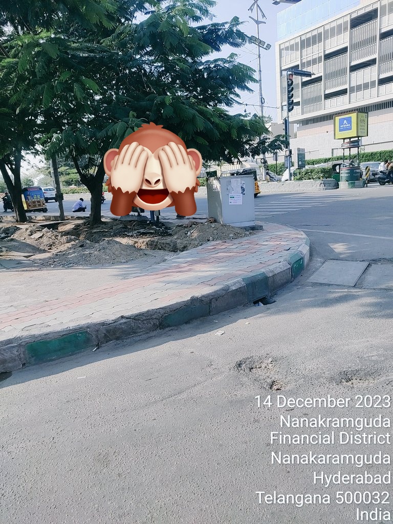 Citizen_TS's tweet photo. #hyderabad we call ourselves as world's no.1 metropolitan City to live but here
Within the core city of #cyberabad
1. Cabs seen parked on #footpath
2. #pedestrains walk will have some obstructive objects built out
3. No one cares no parking signage
4. None care abt #freeleft https://t.co/e62z5cdwSW