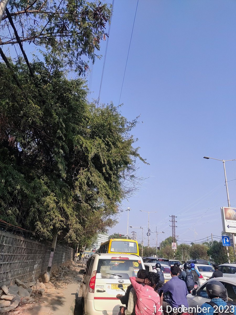 Citizen_TS's tweet photo. #hyderabad we call ourselves as world's no.1 metropolitan City to live but here
Within the core city of #cyberabad
1. Cabs seen parked on #footpath
2. #pedestrains walk will have some obstructive objects built out
3. No one cares no parking signage
4. None care abt #freeleft https://t.co/e62z5cdwSW