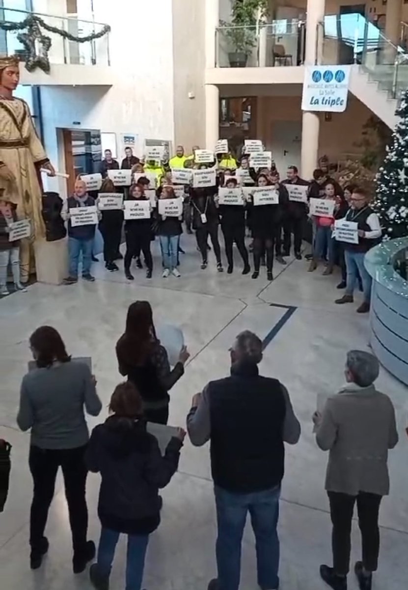 ccoo_fsc_cat's tweet photo. El personal de l'Ajuntament de @ajcambrils , diu PROU als reiterats incompliments dels acords aconseguits i davant la mala fe negociadora de l'equip de govern. Avui CCOO i CSIF iniciem una sèrie de mobilitzacions per a revertir aquesta situació.
#ProuIncompliments
#Cambrils https://t.co/b5RcsccCH4