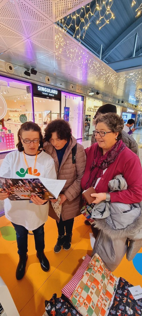 Os esperamos, hasta el sábado incluido, en el #EspacioSolidario de #ParquePrincipado. Nuestro #CalendarioFraternidad para 2024 y un montón de ideas para regalar hechas a mano. Y, sobre todo, información, visibilidad e inclusión. 
💚🧡