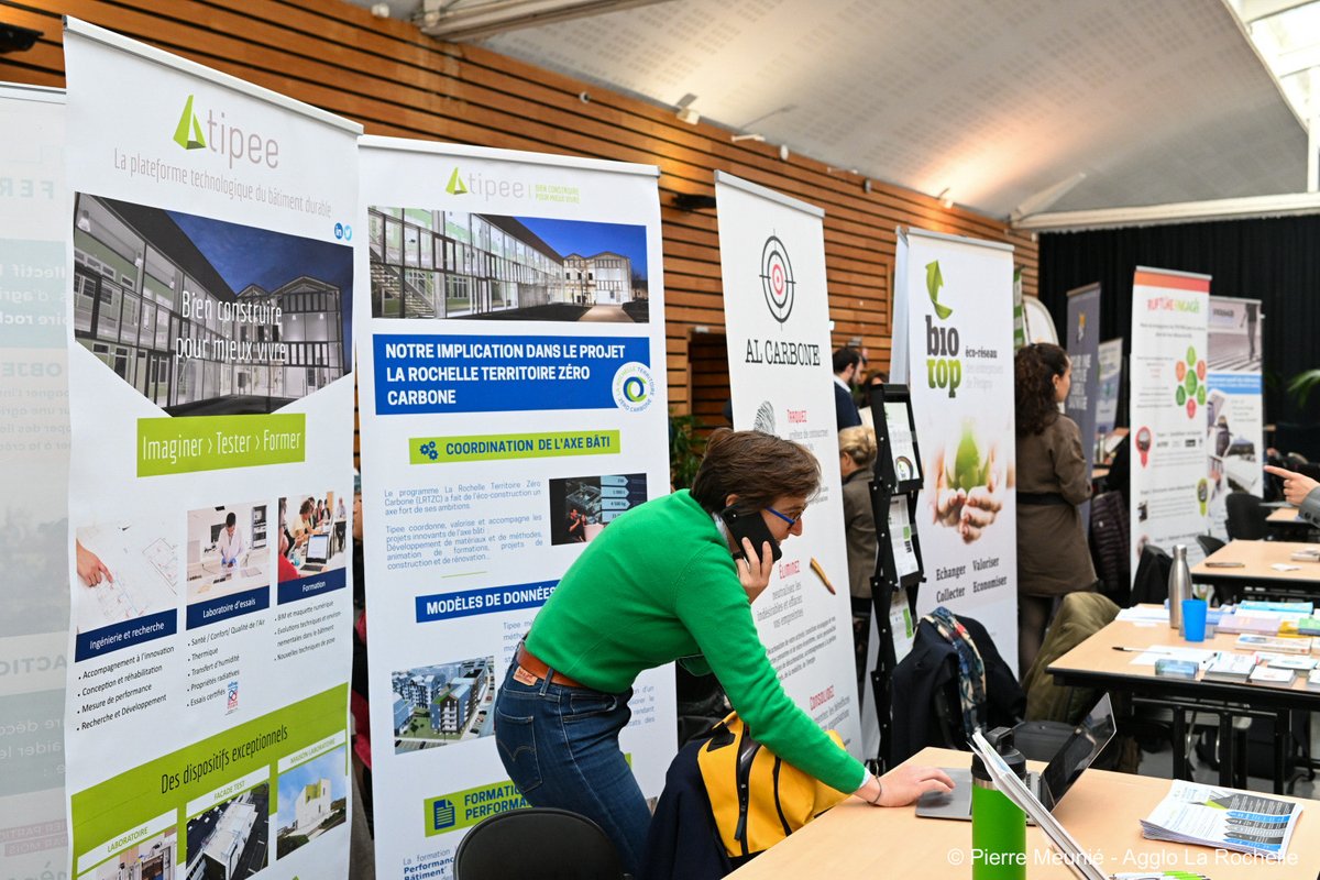 Coup d'envoi pour le Salon professionnel de la #Neutralitécarbone. Toute la journée, la @Coop_Carbone avec ses sociétaires et partenaires vont réfléchir à des solutions bas #carbone pour les entreprises !
Ateliers, stands, conférences...une belle journée en perspective !