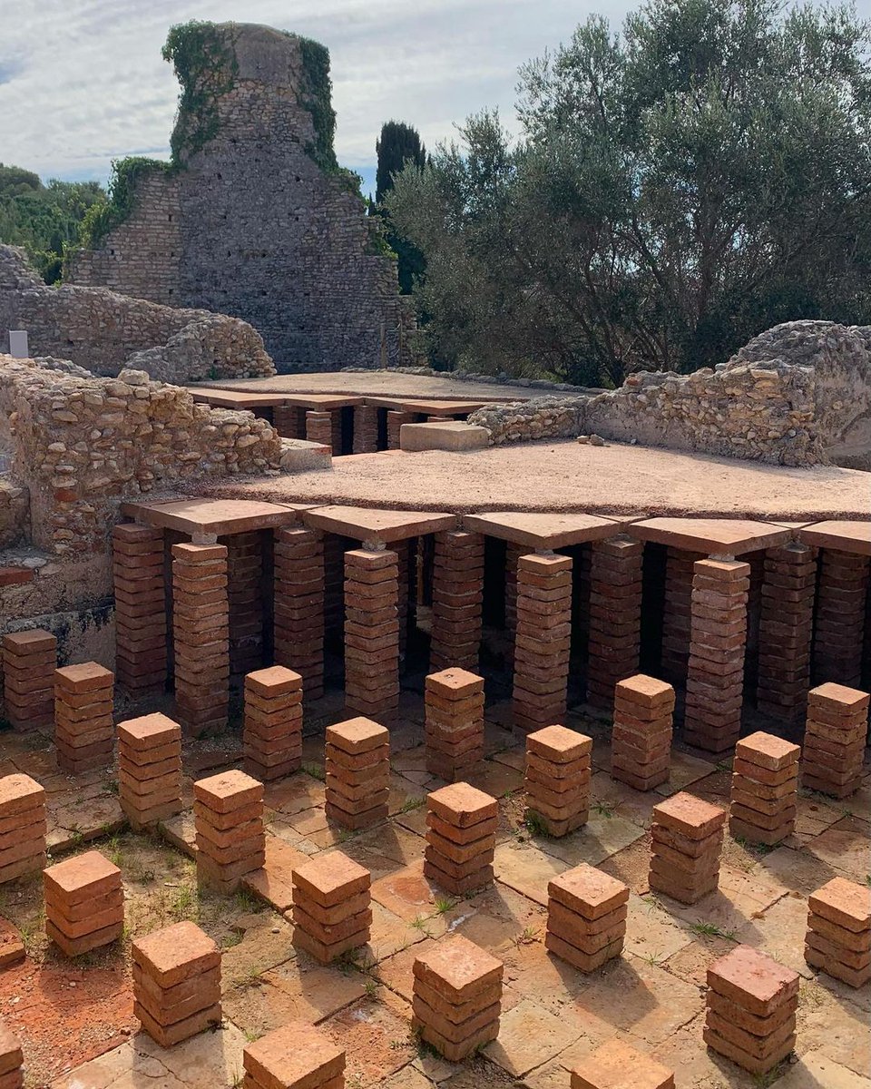 costadauradatur's tweet photo. 🏺 Sabíeu que #ElsMunts és una de les vil·les aristocràtiques més ben conservades de la Hispània romana? Descobriu-la, a prop de la platja, on les elits gaudien de la vida rural sense deixar de banda el luxe.

ℹ️ https://t.co/2P0A7AaSqB

📸 descripciodecatalunya, angelamorrissey7 https://t.co/QOqCiv8jGX
