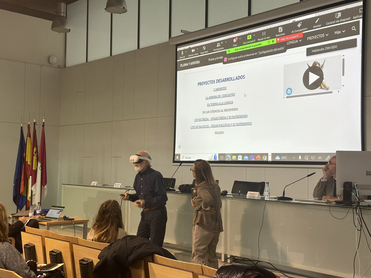 juliaTICEUCLM's tweet photo. Ayer tuvimos la suerte de colaborar representando al alumnado de la mención #TICE en el Encuentro de Centros Innovadores de la Facultad de Educación de Toledo. 
Fue una suerte poder escuchar la visión de personas tan relevantes dentro del mundo de la educación 👏🏼👩🏻‍🏫
#TICEUCLM https://t.co/C4HJrszeFV