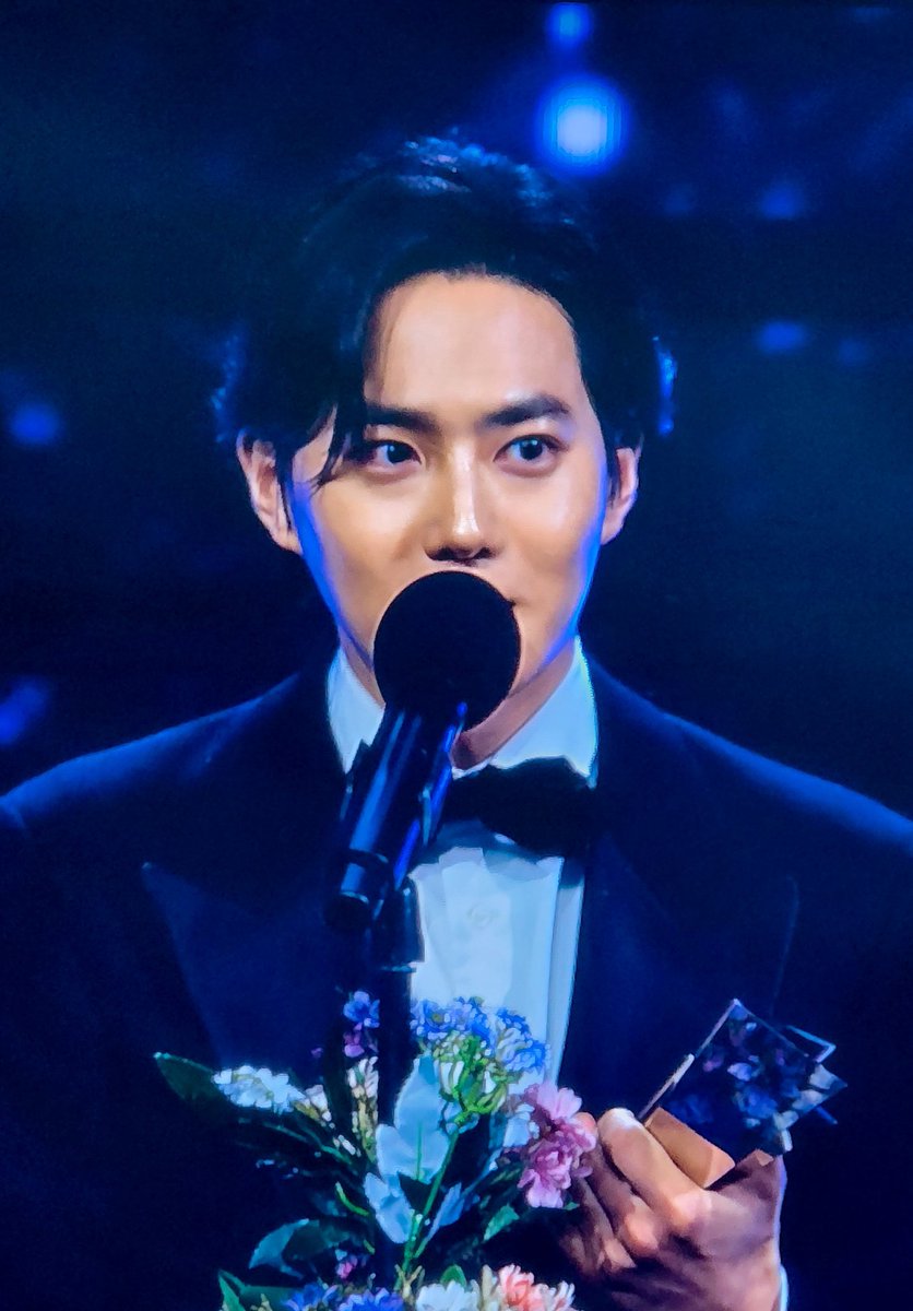 SUHOLOOK's tweet photo. Congratulations SUHO for winning 2 awards at the Asia Artist Awards 2023 for his role as Kim Seonwoo in the drama Behind Your Touch! 👏

🏆 AAA Emotive Award
🏆 Best Acting Performance 

#SUHOinAAA
#AAA2023inPH 
#Suho #수호 https://t.co/Fy7FI5pLWy