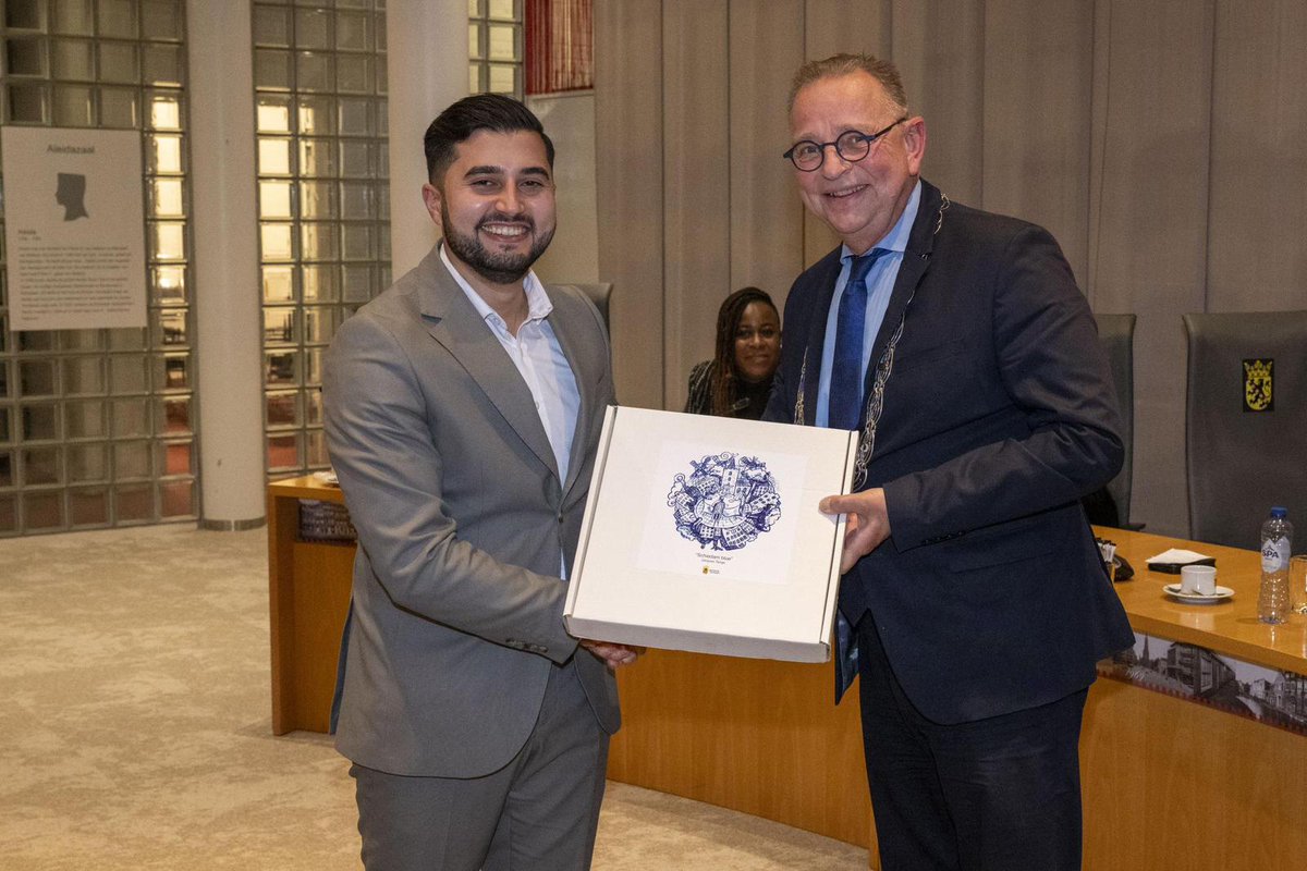 Wethouder <a href="/dknergin/">Doğukan Ergin</a> neemt afscheid van Schiedam en gaat naar de Tweede Kamer. Fractievoorzitter <a href="/C_Kahramanoglu/">Cemil Kahramanoglu</a> volgt hem op als wethouder in Schiedam! Wij wensen beide heren veel succes in hun nieuwe rollen.