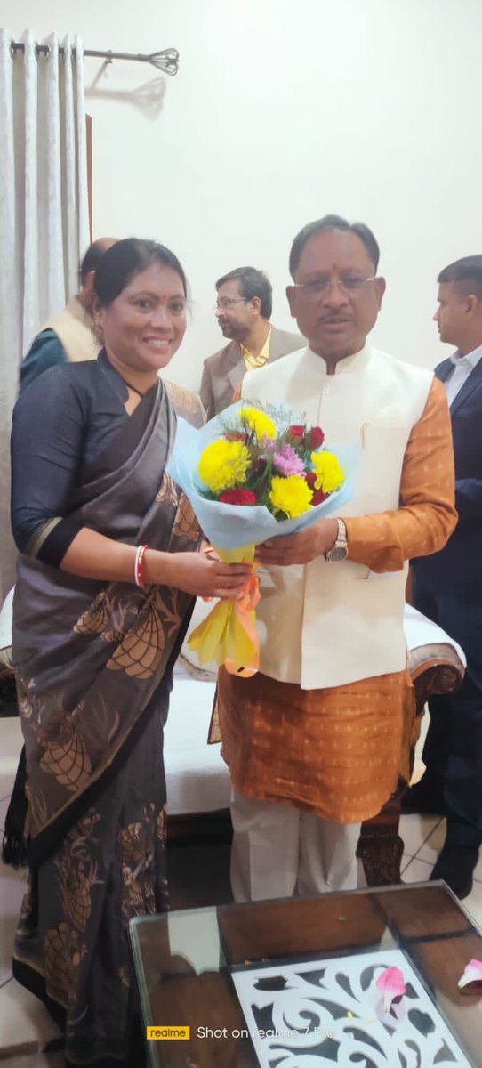 FuleshwariS's tweet photo. छत्तीसगढ़ के नवनिर्वाचित मुख्यमंत्री आदरणीय विष्णुदेव साय जी को सौजन्य मुलाक़ात कर बधाई दी 💐 https://t.co/DatsBZyc3d