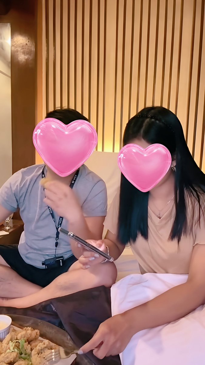 แนวทางคู่ผม คือเปิดห้องนั่งพูดคุยกันก่อน
เรื่องจะต่อไหม เป็นเหตุการณ์เฉพาะหน้า
อันนี้บอกไม่ได้ว่าจะไปถึงขั้นไหน บางทีอาจจะแค่นั่งกินกันจบก็แยก หรือบางทีก็ไปต่อที่เตียง บางทีนั่งคุยๆไป ฝ่ายหญิงอีกคู่ ไม่พร้อมก็มี แต่เราเข้าใจกันได้ว่า บางคู่ที่มาเจอกัน ส่วนใหญ่ลองเปิดใจมาครั้งแรก