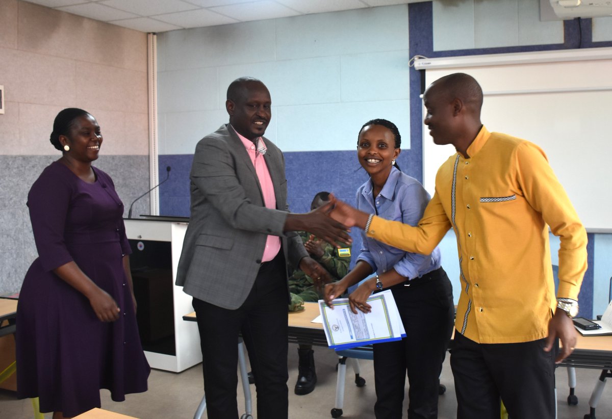 Umuyobozi w’Akarere Madamu MUKASE Valentine yashimiye Bwana Karangwa umusanzu yatanze mu Karere ka Karongi, amusaba ko ibyiza yahabonye azabisangiza ab’aho agiye, ibyo azahasanga akabisangiza ab’aho yakoreraga. Yijeje Madamu Narangwe kuzamuba hafi ngo akomeze kunoza izo nshingano