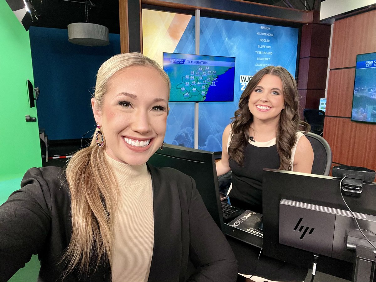 EmmaHamiltonTV's tweet photo. We gave the boys the morning off. 🤪 Join me and @catlibertawx on @WJCLNews until 7 a.m. We even accidentally coordinated. 🩷 See you on TV! Happy Thursday, y’all! https://t.co/1LW0IVUo9g