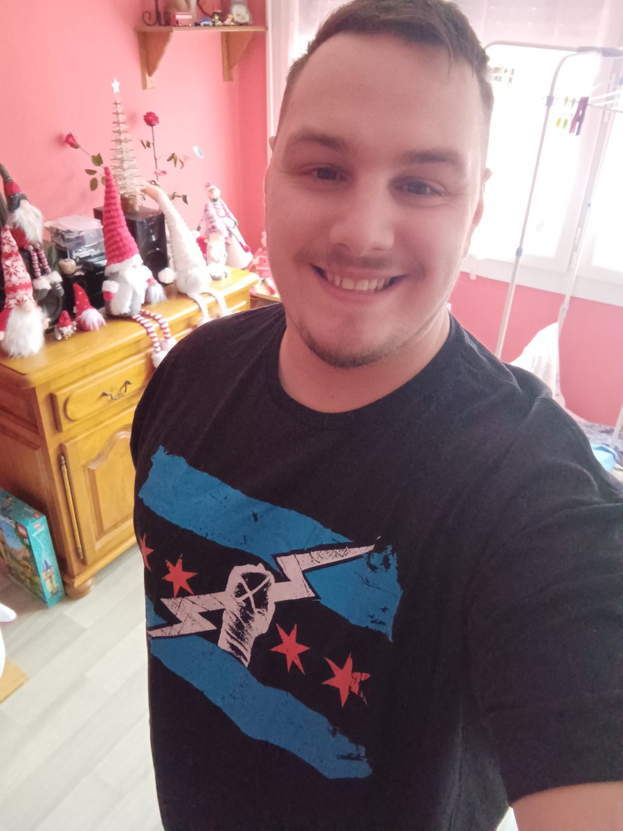 Emilien54rock's tweet photo. Reçu 🥰 @WWE @WWEFrance @CMPunk 
#FrenchFan https://t.co/WZn12PgmEU