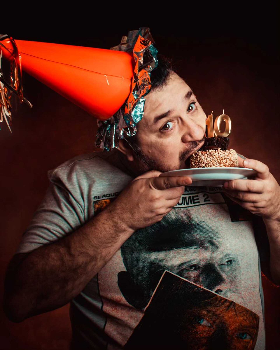 TinchoZaragoza's tweet photo. 🥳 Este año cumplo 10 años haciendo #standup (y sigo sin ser famoso).
Así que el sábado 16 a las 22.30hs voy a hacer una función especial festejando este evento en Multiespacio Nicasio. San Lorenzo 1055 #Rosario

Aprovechá antes de que pase las entradas a precio dólar 💸 https://t.co/xJuHBfggGD