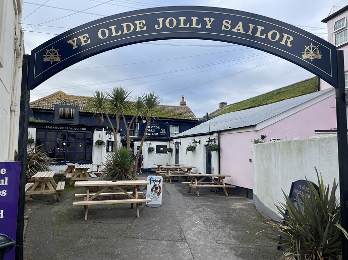 Our #puboftheweek - the authentic and welcoming Ye Olde Jolly Sailor - oldest pub in the Devon seaside town of Teignmouth dartmoorbrewery.co.uk/blog/2023/12/1…