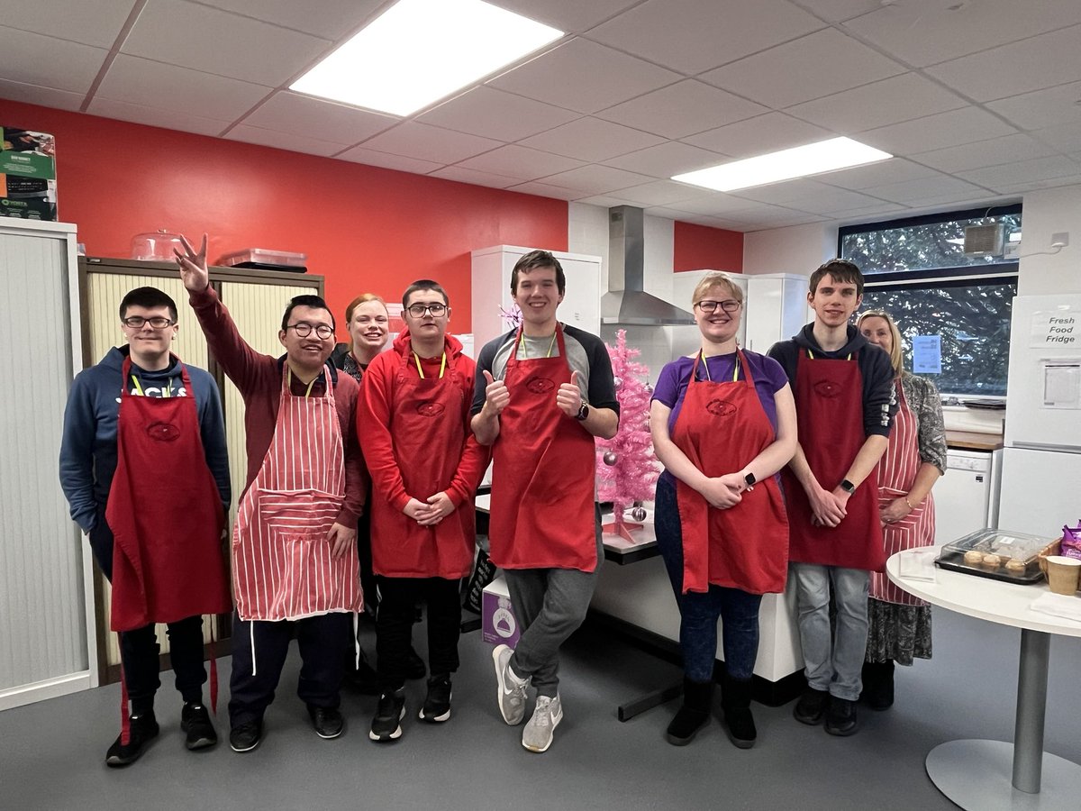 Hot #Christmas Treats are always a joy after a busy morning and even better when it’s from the ILS learners  #crosskeyscampus @coleggwent gaining valuable employability skills in the #Cwtch cafe run by the ILS team and learners Diolch @CGforEmployers #CareerOpportunities