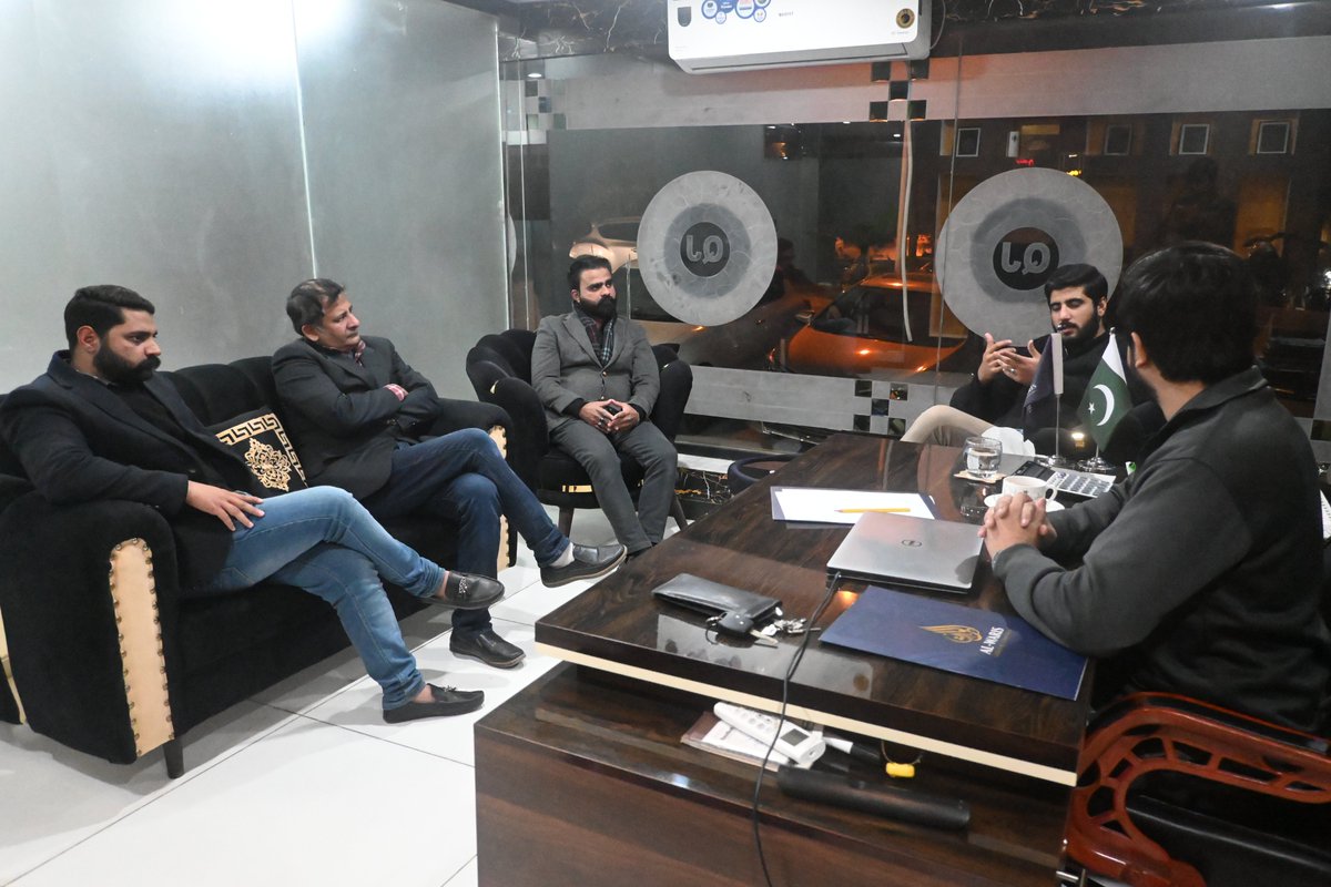 rajakhayyam8055's tweet image. "Briefing the sales team on new strategies."

#rajakhayyam #AlWaris #Alwarisgoc #alwarisgroupofcompanies #MEETING #Leader #company #success #BahriaTown #Rawalpindi #teamwork #realestate #properties #realtors