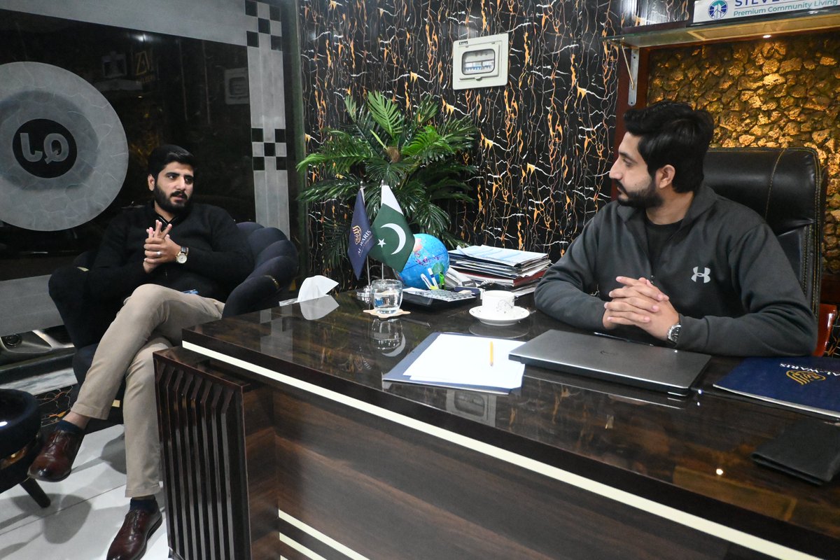 rajakhayyam8055's tweet image. "Briefing the sales team on new strategies."

#rajakhayyam #AlWaris #Alwarisgoc #alwarisgroupofcompanies #MEETING #Leader #company #success #BahriaTown #Rawalpindi #teamwork #realestate #properties #realtors