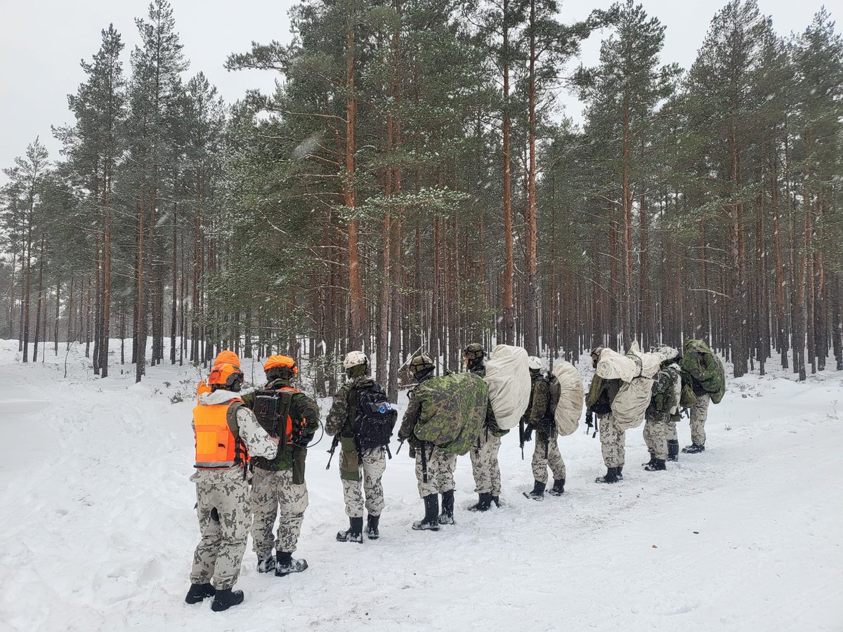 merisotakoulu's tweet photo. Irtautumisammunta alkaa kadettien johtamana ja valvomana. Tulevat tulitoiminnan valvojat työssään! 
#AH #merivoimat https://t.co/uw2XKKexRu