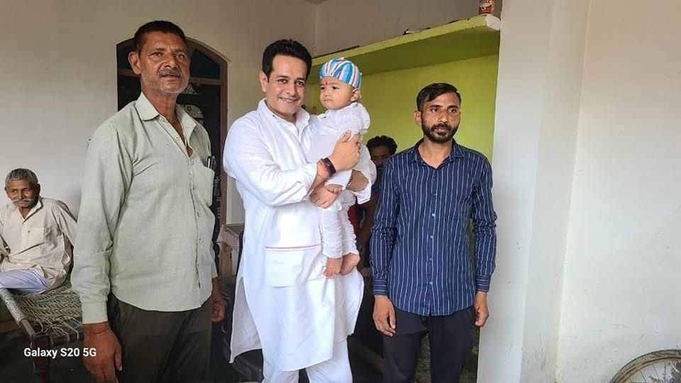 R_Lakhanpal's tweet photo. आप सबको जान कर अत्यन्त हर्ष की अनुभूति होगी कि ग्राम खजूरवाला के प्यारे बच्चे भूदेव शर्मा (जो SMA1 नामक बीमारी से पीड़ित था एवं जिसके इलाज हेतु एक इंजेक्शन की आवश्यकता थी, जो अमेरिका से आना था)- आज AIIMS नई दिल्ली में प्रिय भूदेव को ये इंजेक्शन लग चुका है। 

@blsanthosh https://t.co/QCp32YyelT