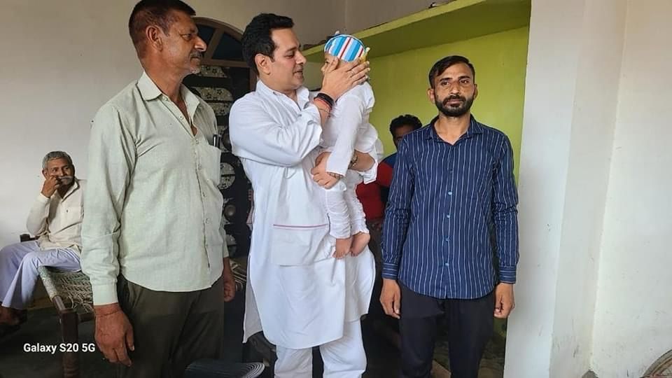 R_Lakhanpal's tweet photo. आप सबको जान कर अत्यन्त हर्ष की अनुभूति होगी कि ग्राम खजूरवाला के प्यारे बच्चे भूदेव शर्मा (जो SMA1 नामक बीमारी से पीड़ित था एवं जिसके इलाज हेतु एक इंजेक्शन की आवश्यकता थी, जो अमेरिका से आना था)- आज AIIMS नई दिल्ली में प्रिय भूदेव को ये इंजेक्शन लग चुका है। 

@blsanthosh https://t.co/QCp32YyelT