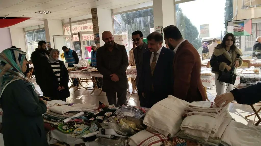 muratgunaycorum's tweet photo. Kargı İlçe Müftülüğümüz tarafından Gazze'ye düzenlenen kermese Kargı İlçe Başkanımız Sn Adem Bülbül ve Kargı İlçe Teşkilatımız ile katılım sağladık.

@erkankandemir 
@muhammedavci53 
@baharayvazoglu https://t.co/t7rPgOkqS1